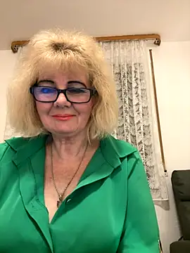 Snapshot of BoloshkaBlonda chatting on 11.29.25 BoloshkaBlonda online show from 11.29.25