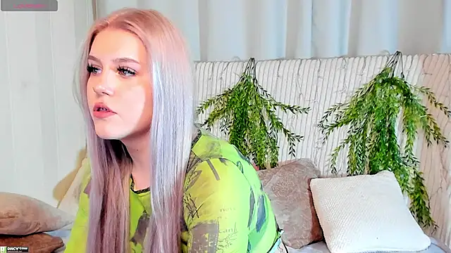 Snapshot of Malisha_kiss chatting on 10.28.25 Malisha kiss online show from 10.28.25