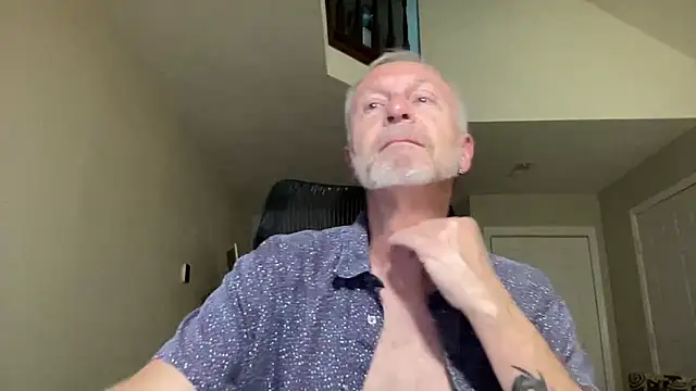 Snapshot of ApolloThrust chatting on 10.03.25 ApolloThrust online show from 10.03.25