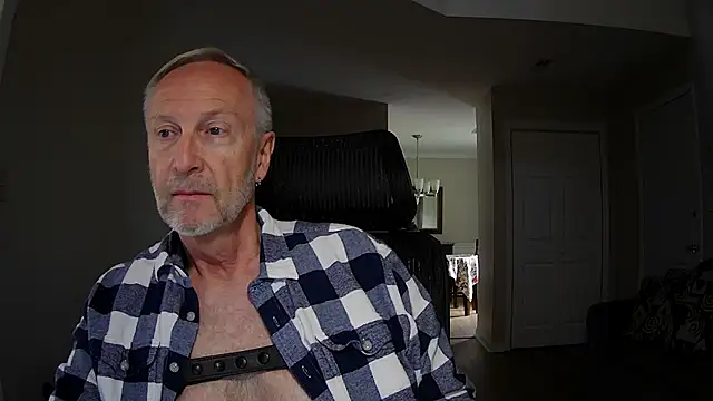 Snapshot of ApolloThrust chatting on 10.12.25 ApolloThrust online show from 10.12.25