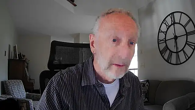 Snapshot of ApolloThrust chatting on 10.25.25 ApolloThrust online show from 10.25.25