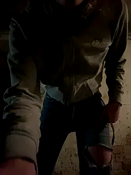 Snapshot of pleasedontpressaredburton chatting on 10.29.25 pleasedontpressaredburton online show from 10.29.25