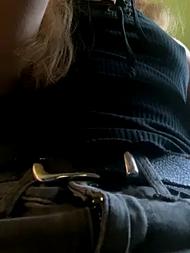 Snapshot of pleasedontpressaredburton chatting on 11.02.25 pleasedontpressaredburton online show from 11.02.25