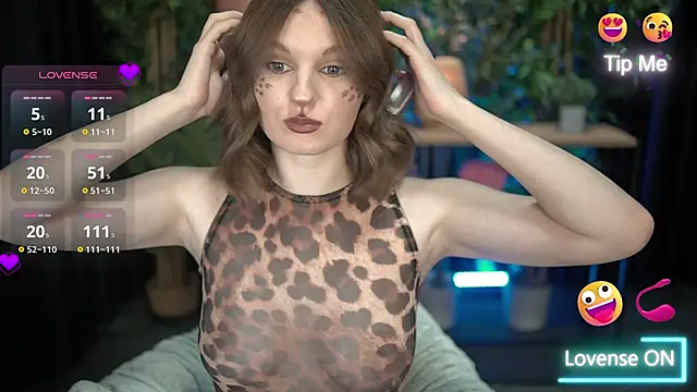 Snapshot of xoxo_molly chatting on 10.31.25 xoxo molly online show from 10.31.25