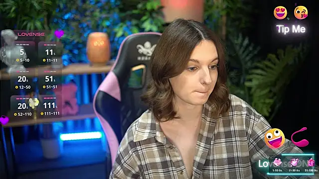 Snapshot of xoxo_molly chatting on 11.27.25 xoxo molly online show from 11.27.25