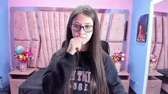 sarah sweett  online show from 10.14.25