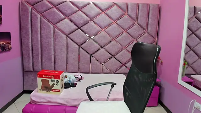 sarah sweett  online show from 04.14.26