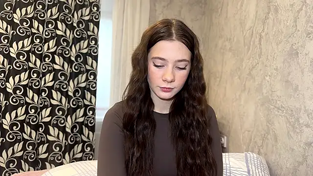 Snapshot of KarrySerrs chatting on 10.11.25 KarrySerrs online show from 10.11.25