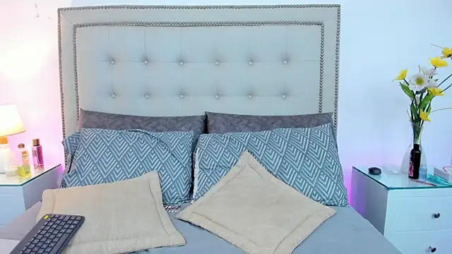 Snapshot of Emilysweet2 chatting on 11.04.25 Emilysweet2 online show from 11.04.25