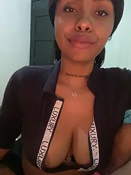 Snapshot of Itanydiorr chatting on 10.18.25 Itanydiorr online show from 10.18.25