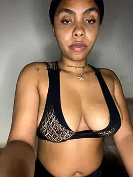 Snapshot of Itanydiorr chatting on 11.25.25 Itanydiorr online show from 11.25.25