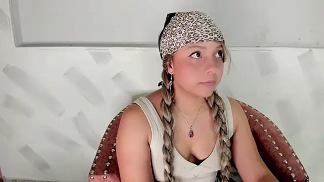 Snapshot of Molly_Logan chatting on 02.12.26 Molly Logan online show from 02.12.26