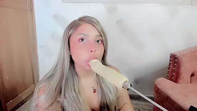 Snapshot of Molly_Logan chatting on 02.22.26 Molly Logan online show from 02.22.26