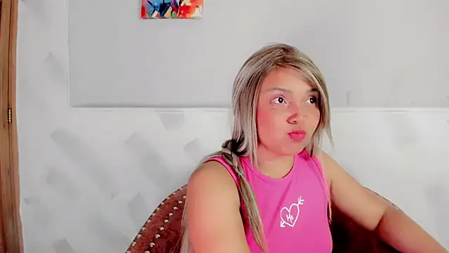 Snapshot of Molly_Logan chatting on 02.27.26 Molly Logan online show from 02.27.26