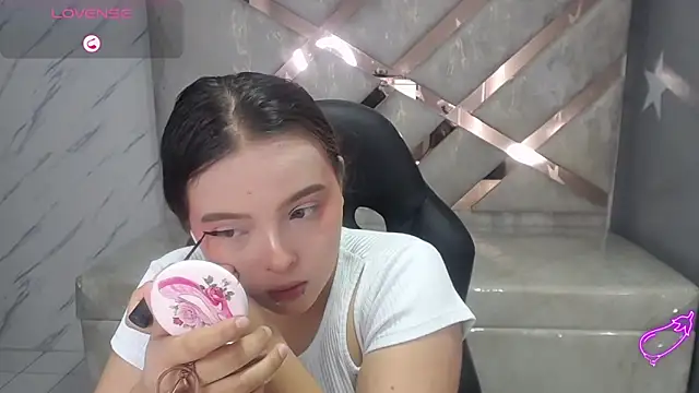 mia foster t online show from 04.01.26