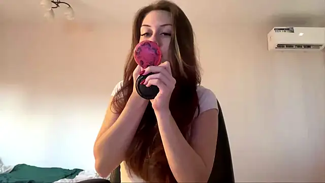 Snapshot of Nayra_flash chatting on 10.20.25 Nayra flash online show from 10.20.25