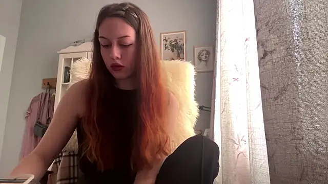 Snapshot of Nayra_flash chatting on 11.29.25 Nayra flash online show from 11.29.25