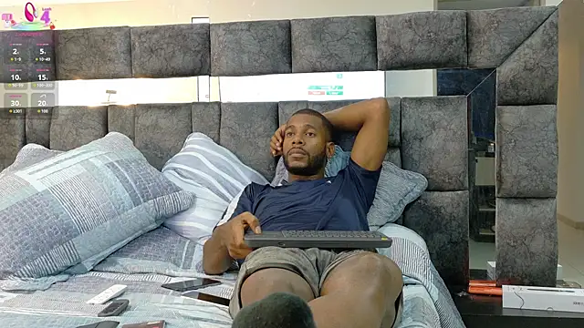 Snapshot of johnjaguar1_ chatting on 10.02.25 johnjaguar1 online show from 10.02.25