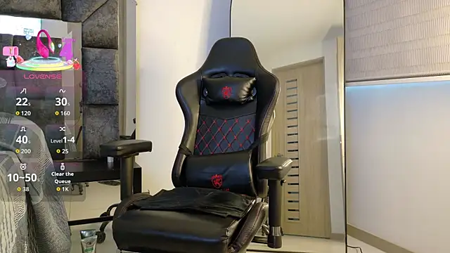 Snapshot of johnjaguar1_ chatting on 10.05.25 johnjaguar1 online show from 10.05.25