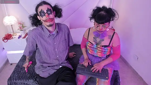 Snapshot of conjuring_ chatting on 11.01.25 conjuring online show from 11.01.25