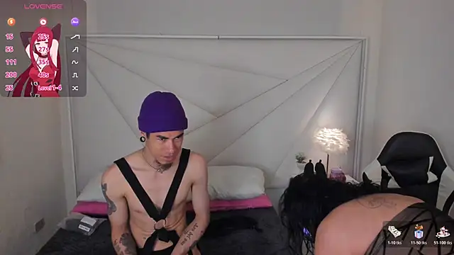 Snapshot of conjuring_ chatting on 11.06.25 conjuring online show from 11.06.25