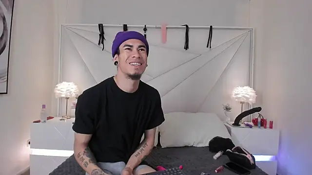 Snapshot of conjuring_ chatting on 11.18.25 conjuring online show from 11.18.25