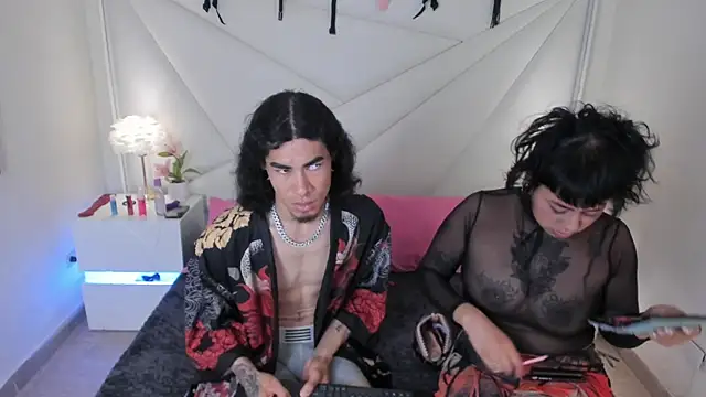 Snapshot of conjuring_ chatting on 11.21.25 conjuring online show from 11.21.25