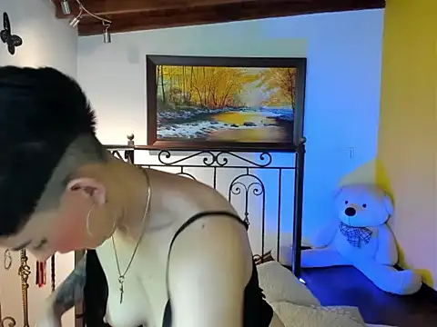 Snapshot of Zulyhenao chatting on 11.27.25 Zulyhenao online show from 11.27.25