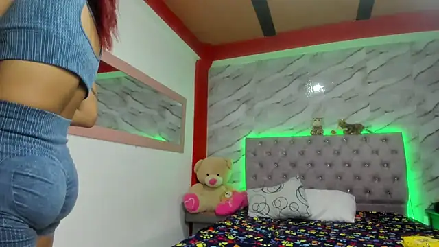 Stefany Andruw online show from 11.12.25