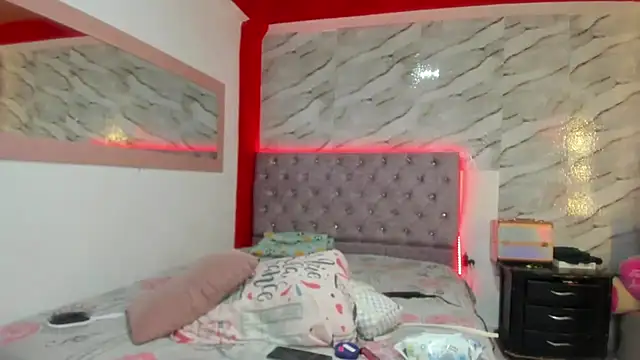 Stefany Andruw online show from 12.18.25