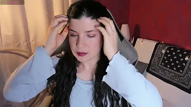 Snapshot of beyondsteel_ chatting on 11.28.25 beyondsteel online show from 11.28.25