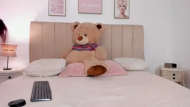 Snapshot of sam_von_tess chatting on 10.16.25 sam von tess online show from 10.16.25