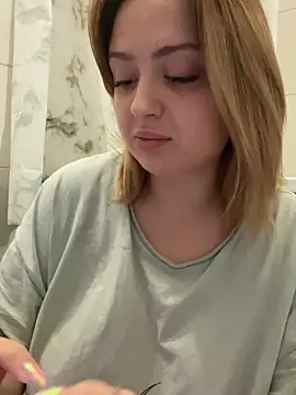 KellyMoors online show from 10.21.25