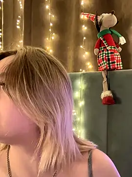 KellyMoors online show from 12.20.25