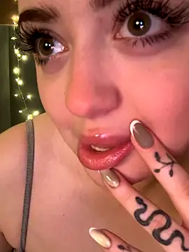 KellyMoors online show from 12.22.25