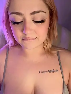 KellyMoors online show from 04.07.26