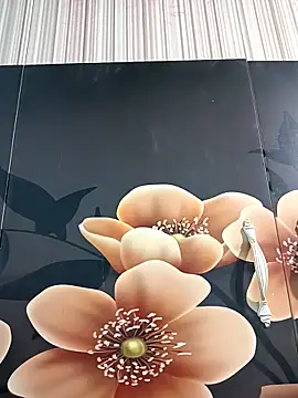 tulip-bae online show from 10.05.25