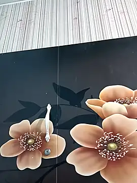 tulip-bae online show from 10.18.25