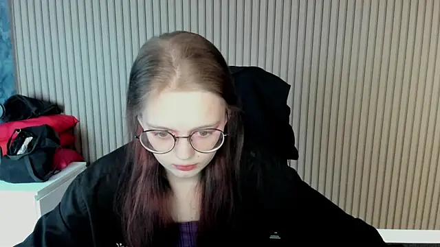 Snapshot of shy_elina01 chatting on 10.07.25 shy elina01 online show from 10.07.25