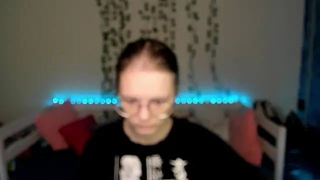 Snapshot of shy_elina01 chatting on 10.12.25 shy elina01 online show from 10.12.25