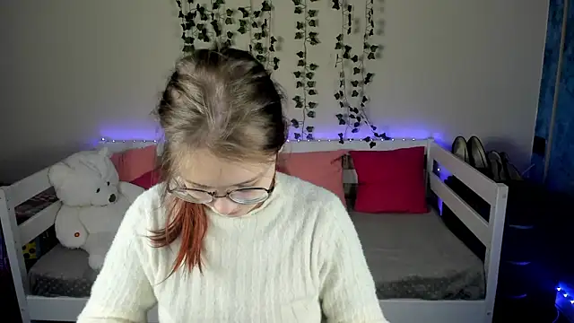 Snapshot of shy_elina01 chatting on 10.20.25 shy elina01 online show from 10.20.25