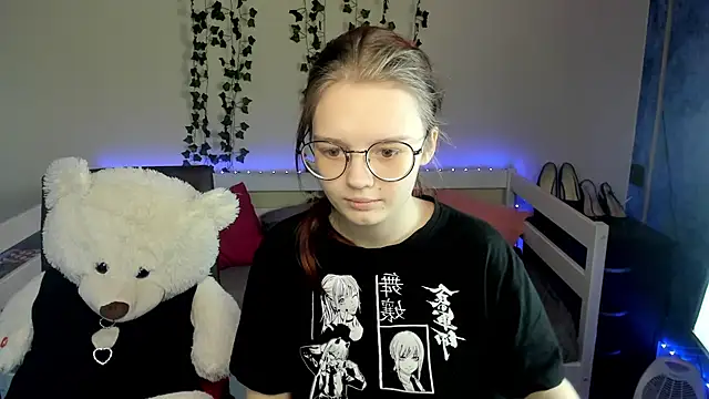 Snapshot of shy_elina01 chatting on 11.05.25 shy elina01 online show from 11.05.25