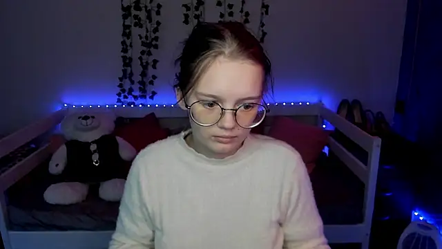 Snapshot of shy_elina01 chatting on 11.06.25 shy elina01 online show from 11.06.25