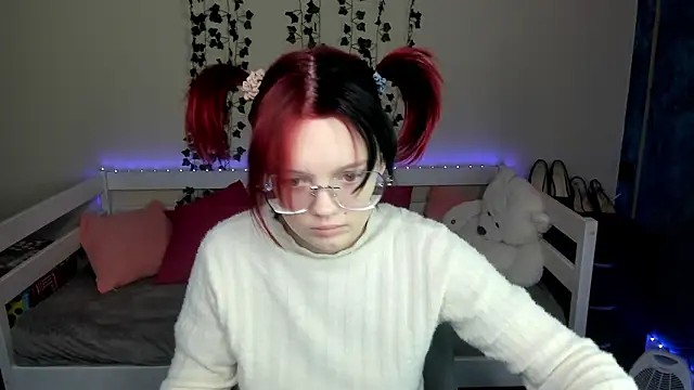 Snapshot of shy_elina01 chatting on 11.09.25 shy elina01 online show from 11.09.25