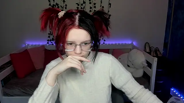 Snapshot of shy_elina01 chatting on 11.15.25 shy elina01 online show from 11.15.25