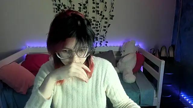 Snapshot of shy_elina01 chatting on 11.23.25 shy elina01 online show from 11.23.25