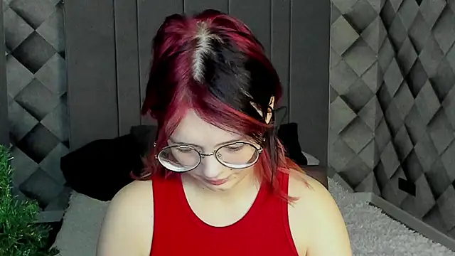 Snapshot of shy_elina01 chatting on 12.05.25 shy elina01 online show from 12.05.25