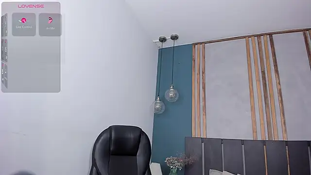 Snapshot of Ana_coral chatting on 10.18.25 Ana coral online show from 10.18.25