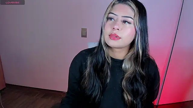 Snapshot of valeska__V chatting on 11.14.25 valeska V online show from 11.14.25