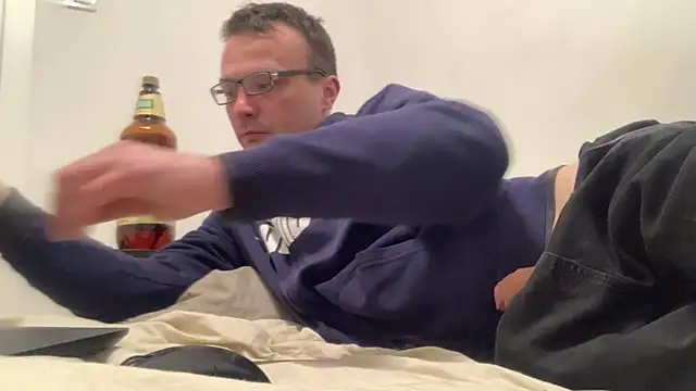 Snapshot of viktor1992-1-1 chatting on 02.14.26 viktor1992-1-1 online show from 02.14.26